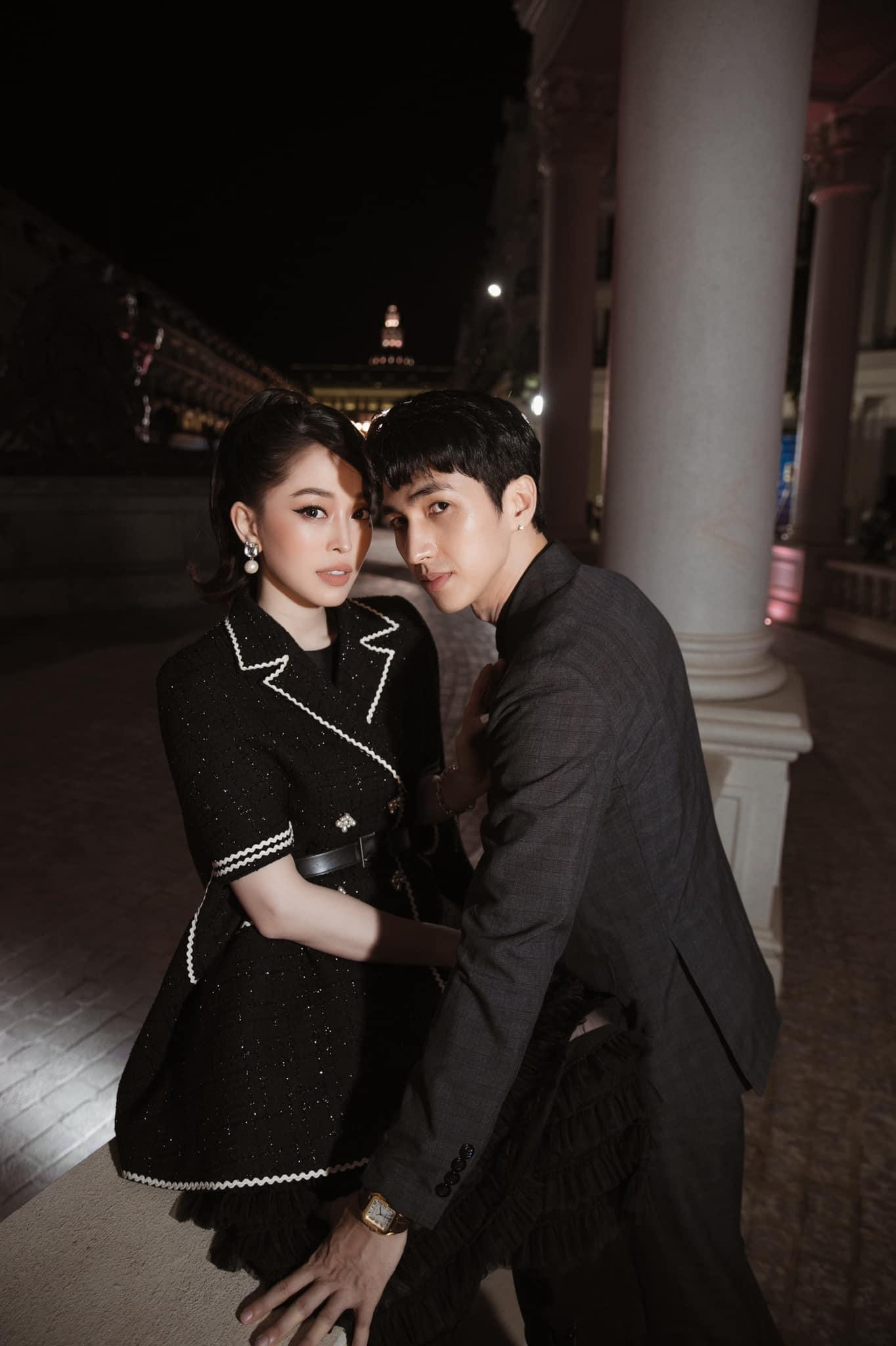 Bình An trung thành với suit, bộ veston họa tiết kẻ chìm giúp nam diễn viên lịch lãm bên Phương Nga với váy đen giả vest kiều diễm.