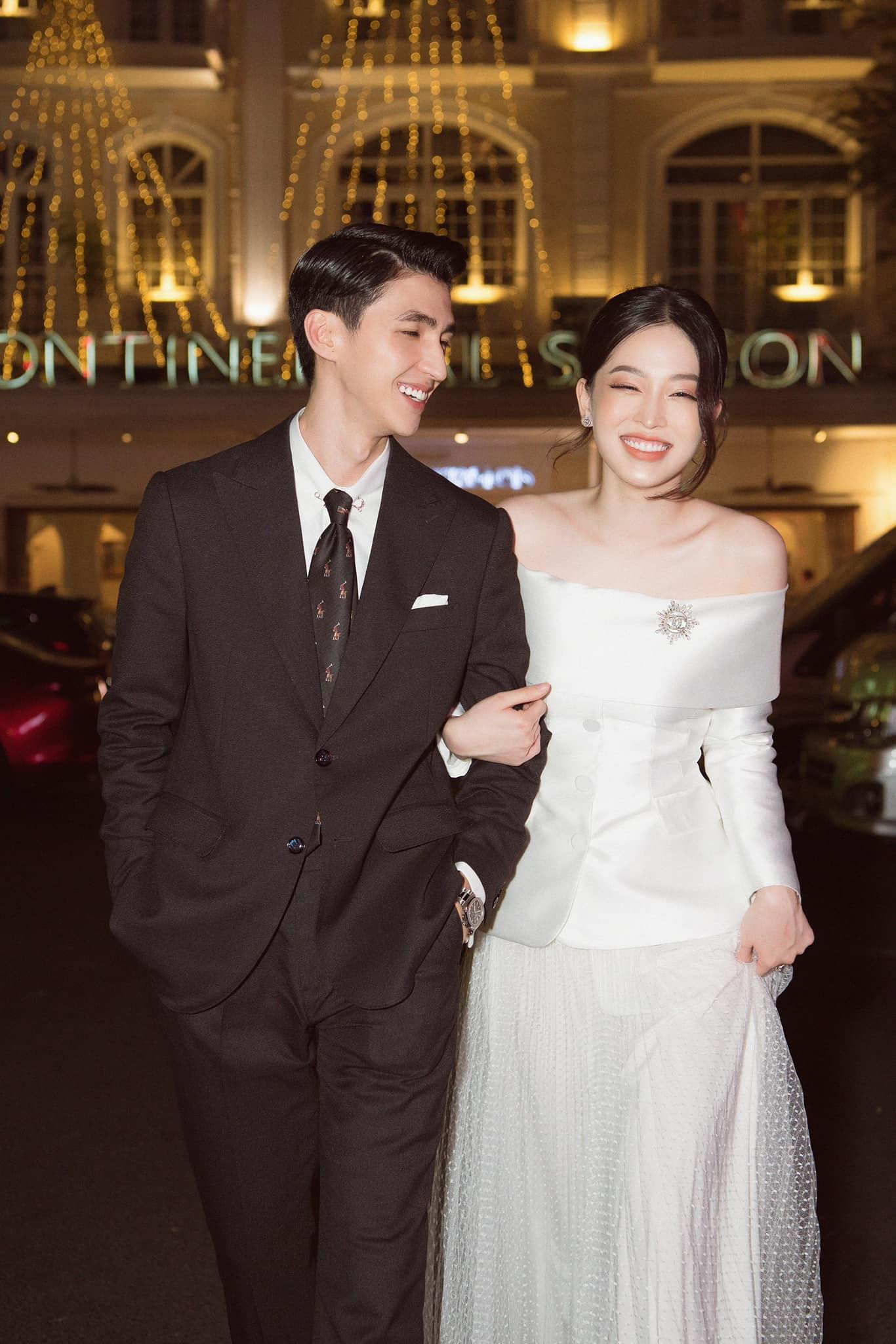 Bên cạnh đó, biểu cảm ngọt ngào giữa hai người luôn thu hút giới truyền thông.