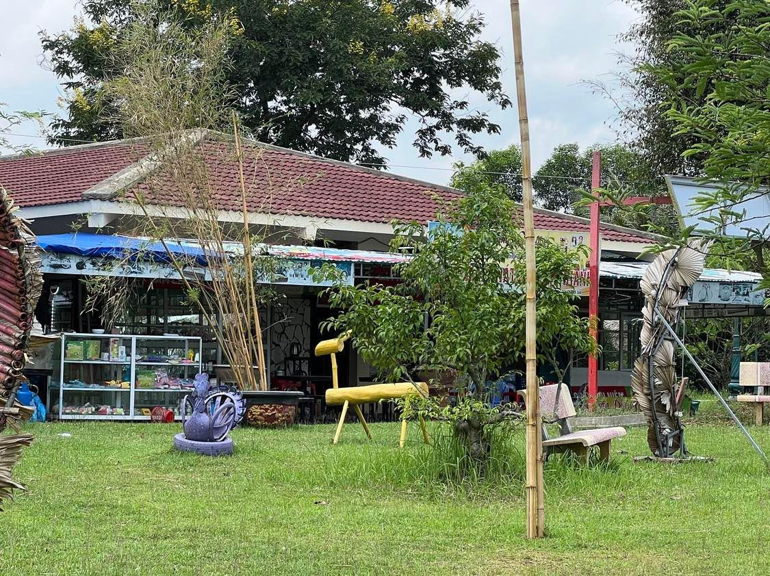 Khu vực quy hoạch nhà để xe ngựa thành nơi kinh doanh, bán hàng lưu niệm.