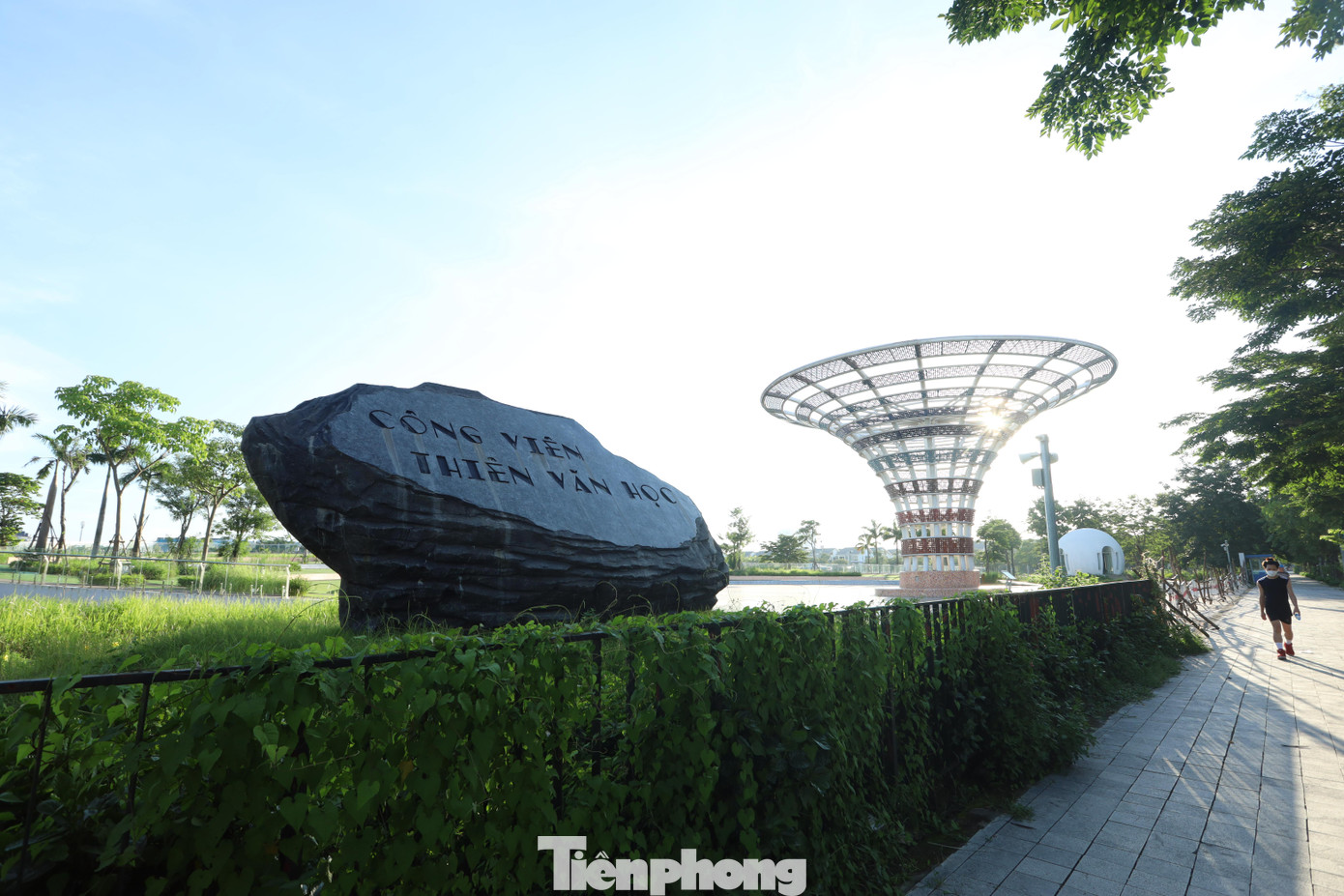 Được biết, Công viên Thiên văn học gồm hồ Bách Hợp Thủy rộng 6ha và nhiều hạng mục được xây dựng theo chủ đề thiên văn học kết hợp với cây xanh, hồ nước.