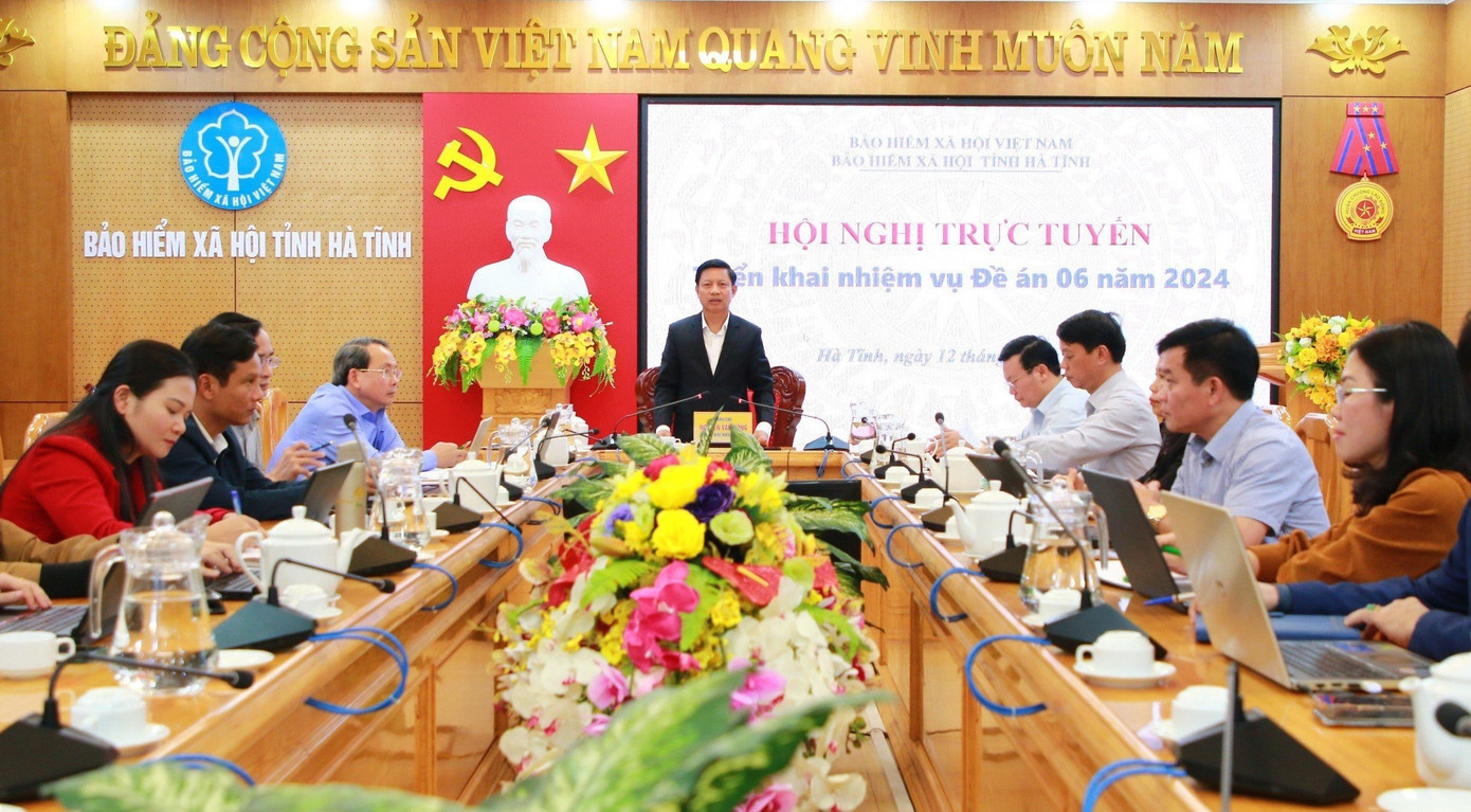 Ông Nguyễn Văn Đồng - Giám đốc BHXH tỉnh Hà Tỉnh chỉ đạo tại Hội nghị. Ông Nguyễn Văn Đồng - Giám đốc BHXH tỉnh Hà Tỉnh chỉ đạo tại Hội nghị.