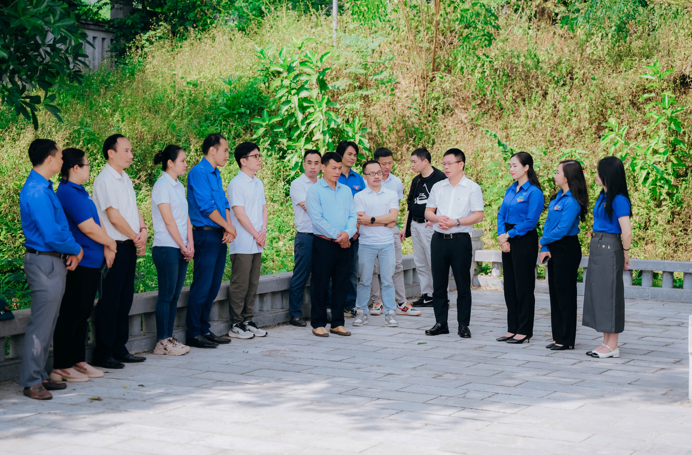 Đoàn cán bộ, phóng viên báo Tiền Phong ôn lại lịch sử, truyền thống 71 năm thành lập, phát triển.