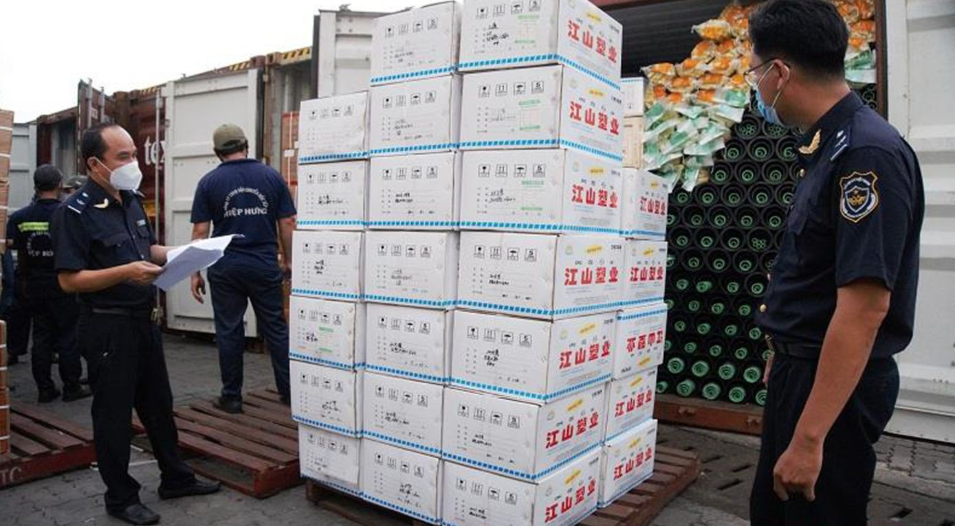 Hàng hóa buôn lậu qua biên giới đang diễn biến phức tạp.