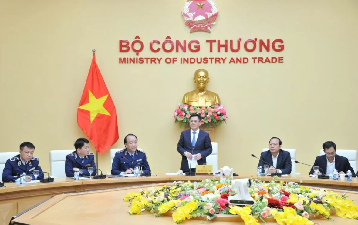 Bộ trưởng Công Thương Nguyễn Hồng Diên yêu cầu lực lượng quản lý thị trường không bê trễ, lơ là công việc khi sắp xếp lại bộ máy. Ảnh: BCT.