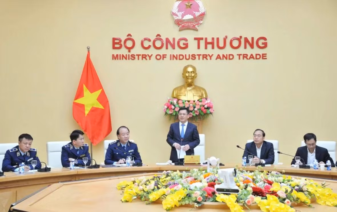 Bộ trưởng Công Thương Nguyễn Hồng Diên yêu cầu lực lượng quản lý thị trường không bê trễ, lơ là công việc khi sắp xếp lại bộ máy. Ảnh: BCT.