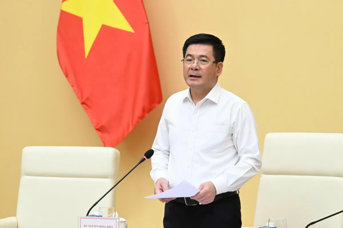 Bộ trưởng Nguyễn Hồng Diên yêu cầu EVN, và các địa phương khẩn trương xử lý các vướng mắc, đẩy nhanh tiến độ thi công các dự án. Ảnh: Cấn Dũng.