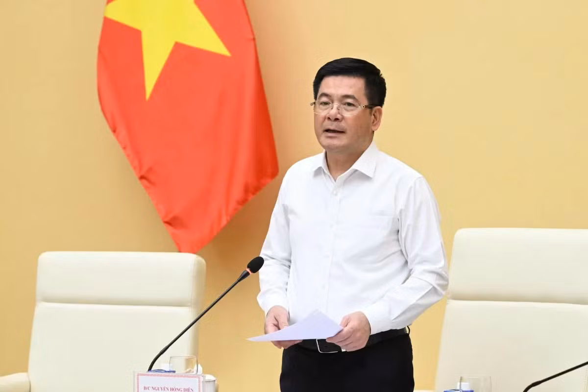 Bộ trưởng Nguyễn Hồng Diên yêu cầu EVN, và các địa phương khẩn trương xử lý các vướng mắc, đẩy nhanh tiến độ thi công các dự án. Ảnh: Cấn Dũng.
