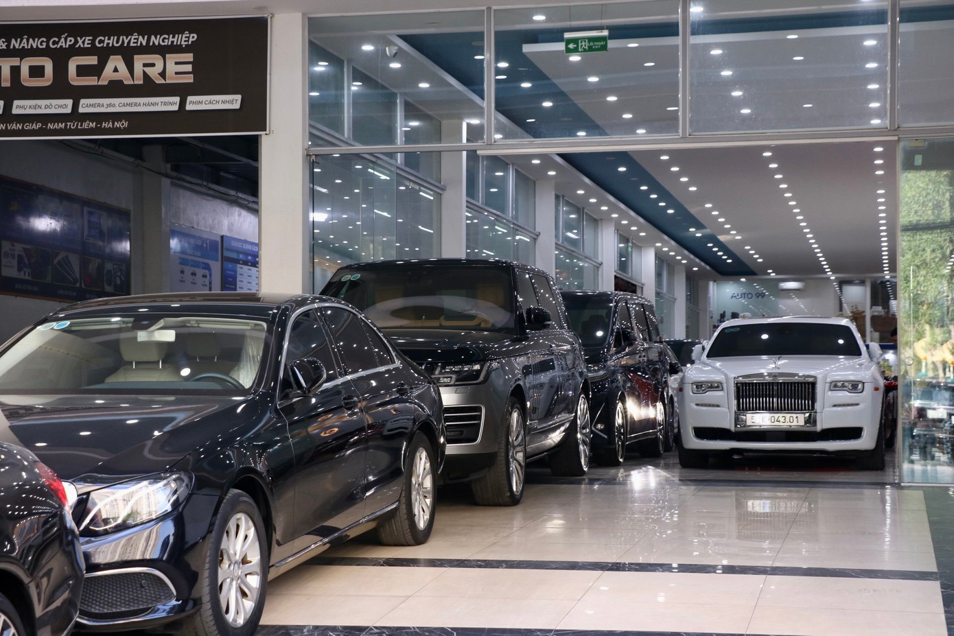 Thị trường xe cũ chứng kiến làn sóng của các xe hạng sang. Thị trường xe cũ chứng kiến làn sóng của các xe hạng sang.