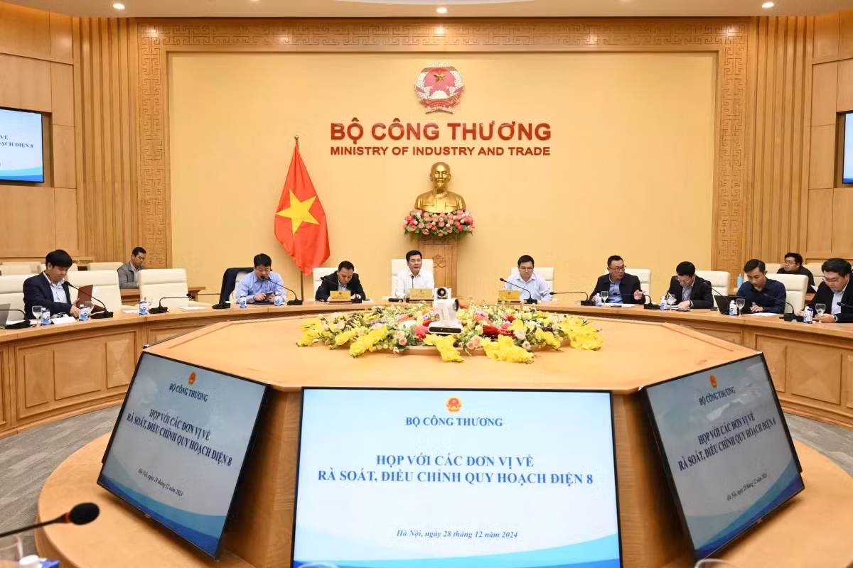 Bộ Công Thương họp điều chỉnh Quy hoạch điện VIII. Ảnh: BCT.