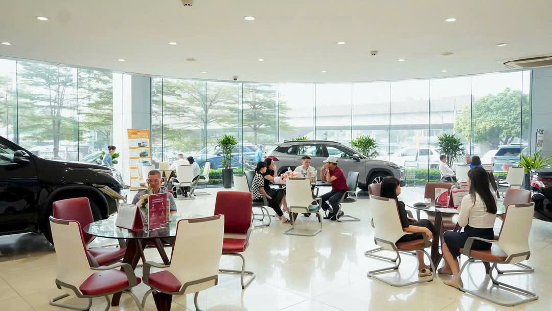 Lượng khách xem, đặt mua xe của các đại lý liên tục tăng mạnh. Lượng khách xem, đặt mua xe của các đại lý liên tục tăng mạnh.