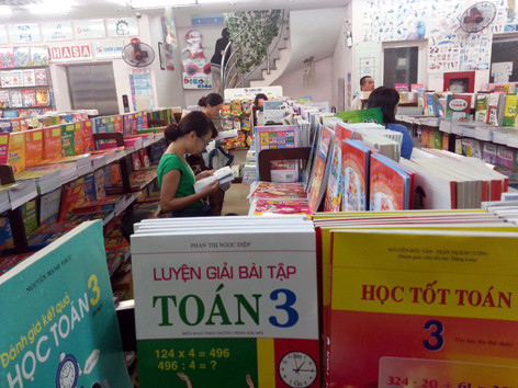 SGK sẽ thử nghiệm đổi mới từ 2014 tại các lớp đầu cấp 1,6,10. Ảnh: ngọc châu. SGK sẽ thử nghiệm đổi mới từ 2014 tại các lớp đầu cấp 1,6,10. Ảnh: ngọc châu