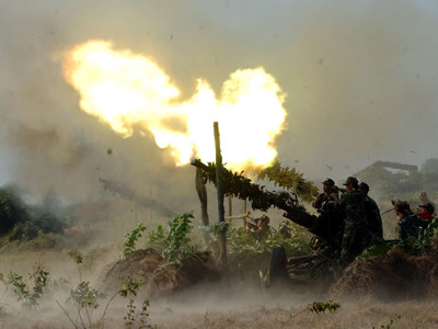 Chiến sĩ trẻ diễn tập bắn mục tiêu trên không. Ảnh: Nguyễn Minh