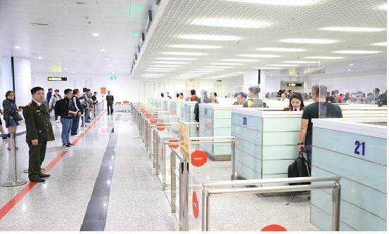 Khu vực làm thủ tục xuất nhập cảnh