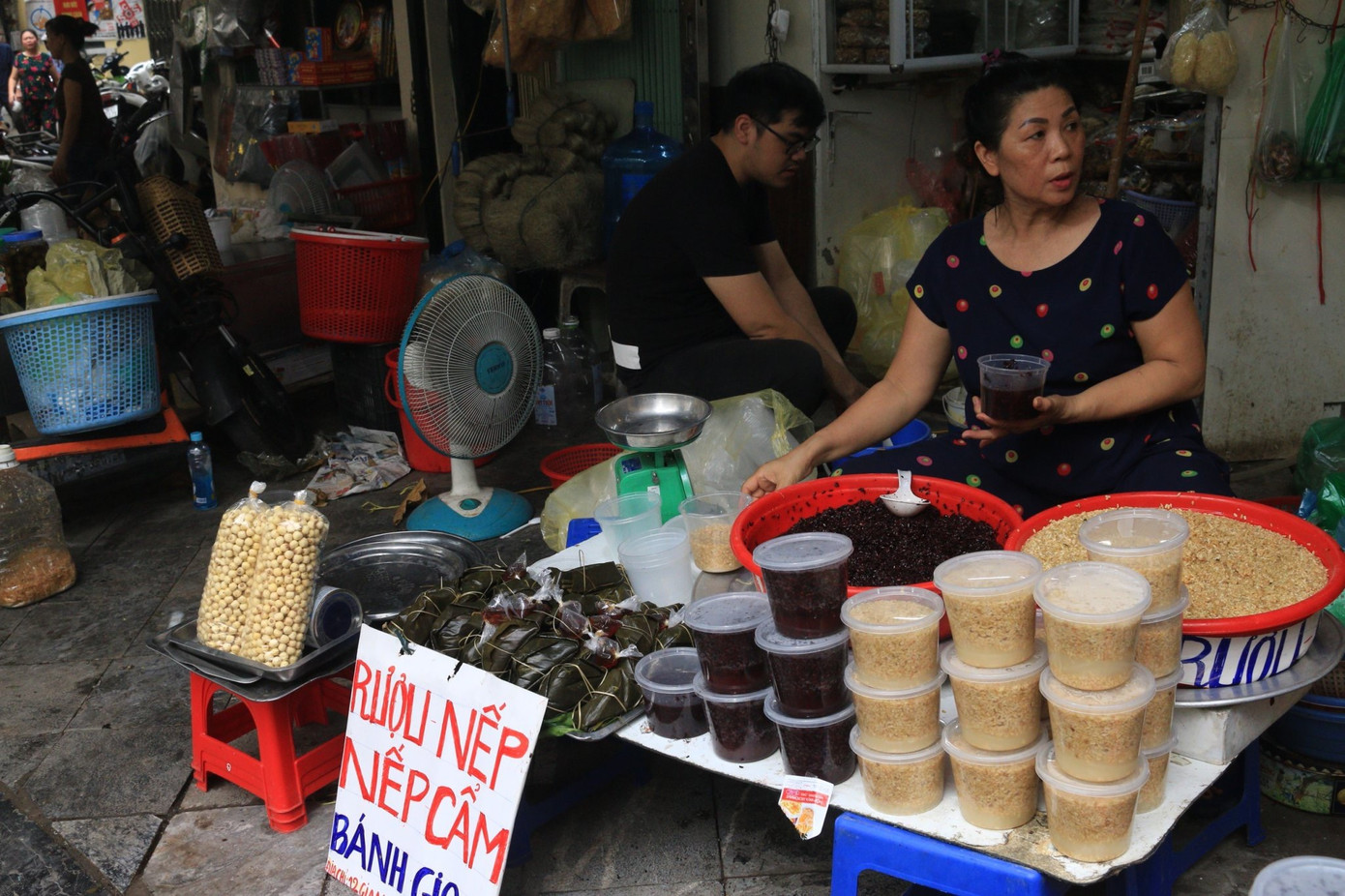Tất bật chợ sớm sắm Tết Đoan Ngọ ảnh 2