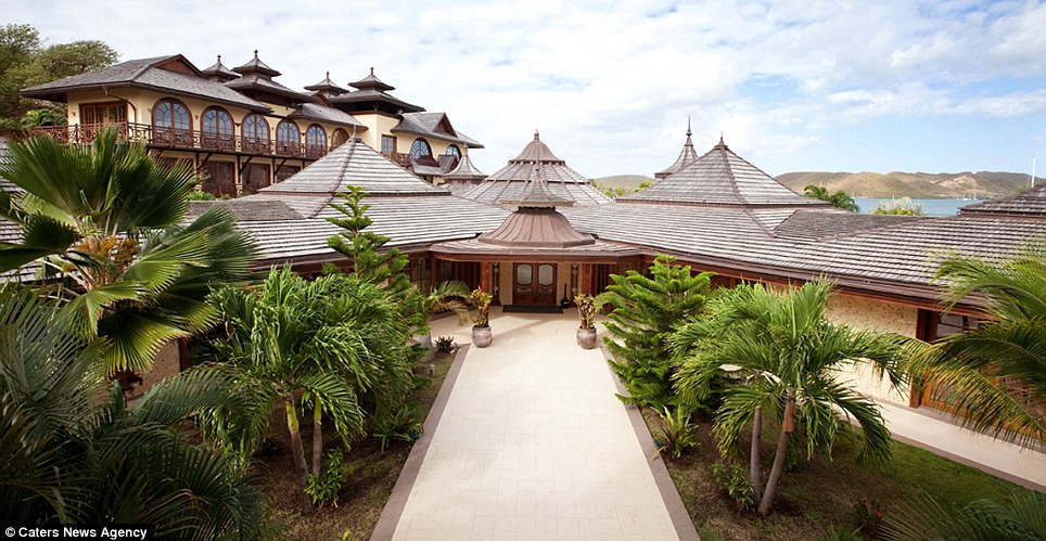 Mỗi ngôi nhà có kiến trúc độc đáo, là không gian riêng cho mỗi người đến đây nghỉ mát