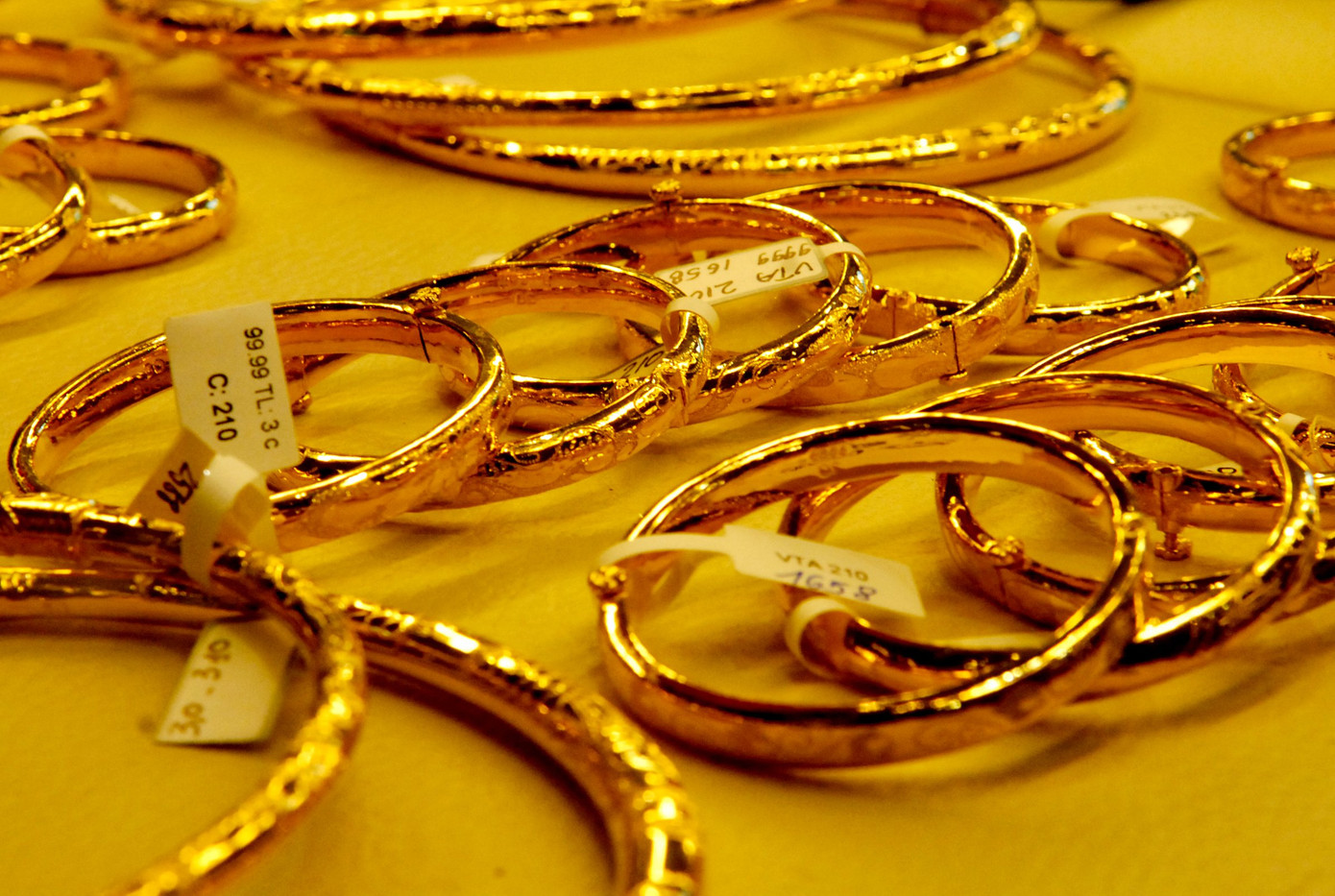 Giá vàng 9999 của thương hiệu vàng về mức 68,8 triệu đồng/lượng. (Ảnh: Như Ý).