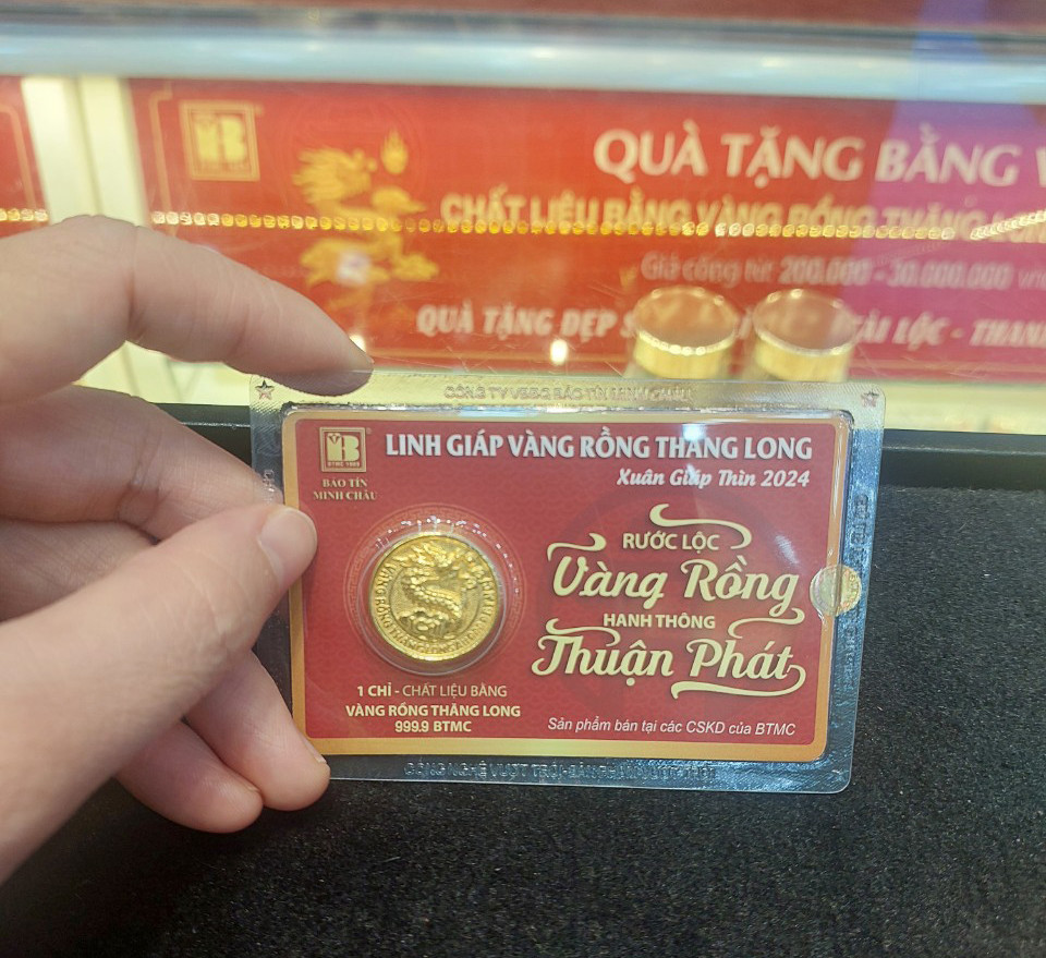 Sản phẩm đồng xu vàng có hình rồng - linh vật của năm Giáp Thìn 2024.