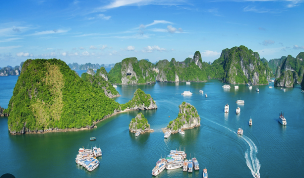 Tỉnh Quảng Ninh đứng top 3 địa phương tăng trưởng kinh tế năm 2023. Trong ảnh, Vịnh Hạ Long - di sản thiên nhiên thế giới. Tỉnh Quảng Ninh đứng top 3 địa phương tăng trưởng kinh tế năm 2023. Trong ảnh, Vịnh Hạ Long - di sản thiên nhiên thế giới.