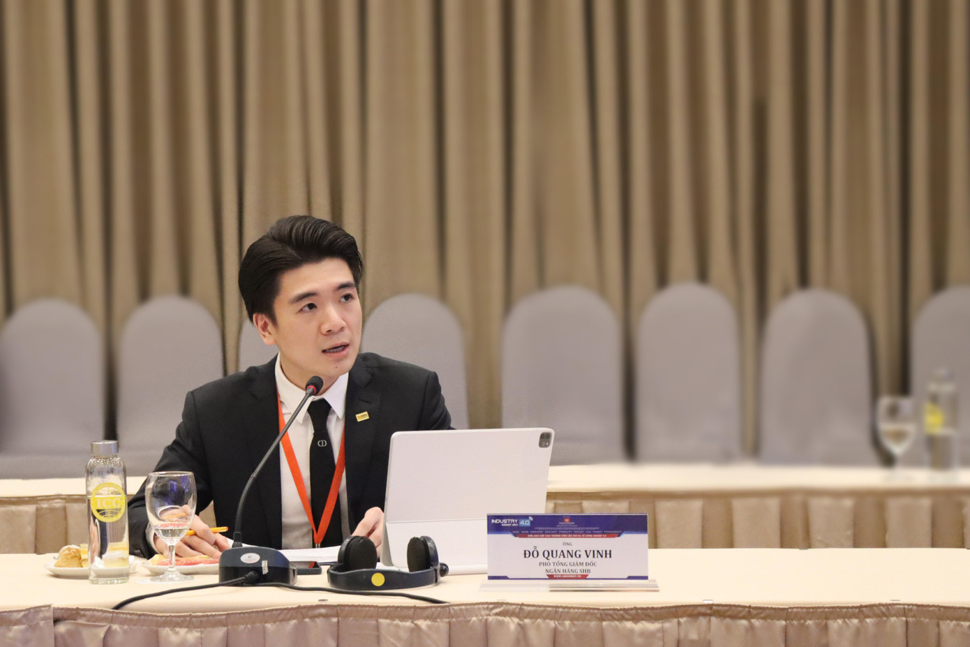 Phó Tổng Giám đốc phụ trách Khối Ngân hàng số Ngân hàng Sài Gòn – Hà Nội (SHB) - ông Đỗ Quang Vinh Phó Tổng Giám đốc phụ trách Khối Ngân hàng số Ngân hàng Sài Gòn – Hà Nội (SHB) - ông Đỗ Quang Vinh