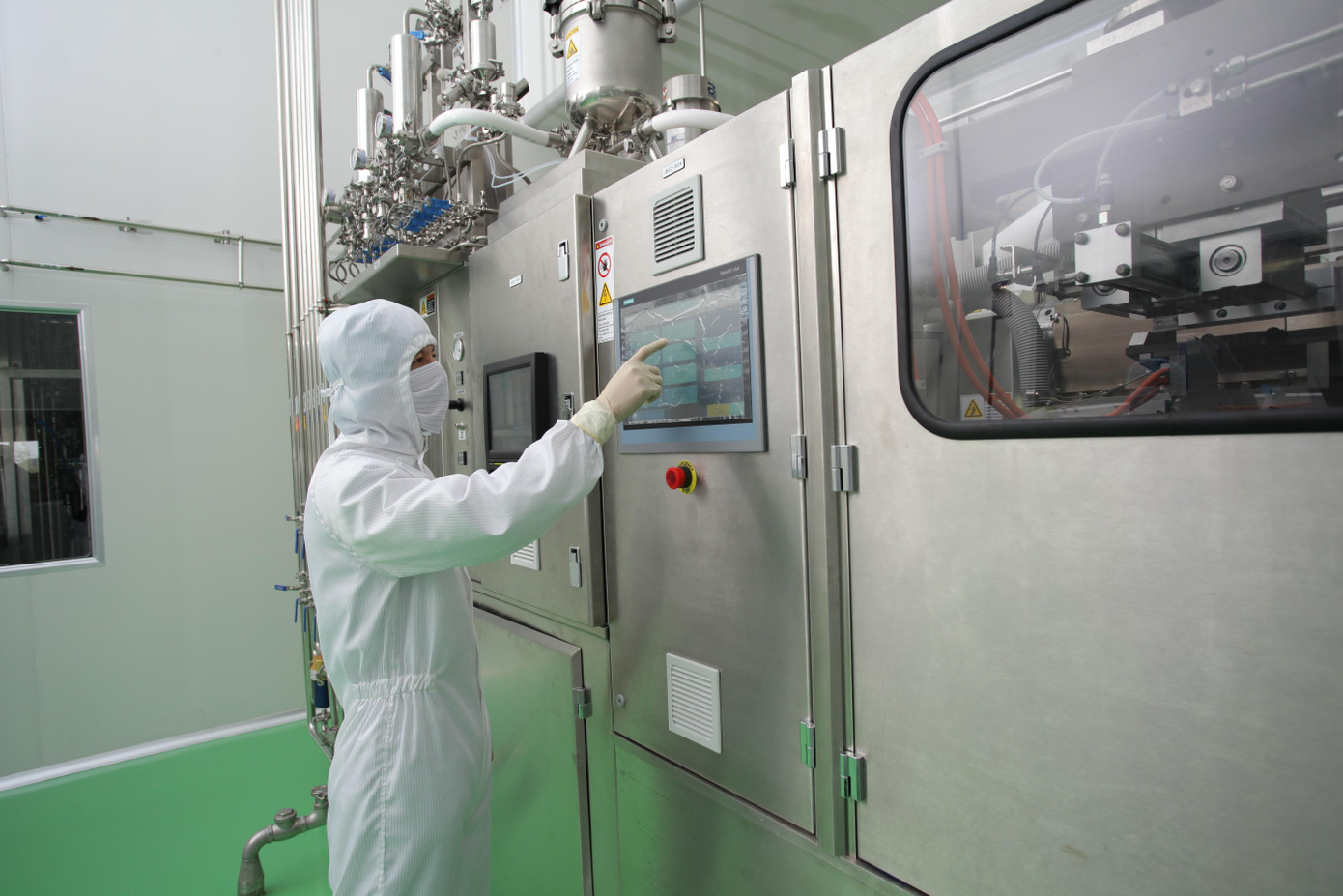 Dây chuyền sản xuất thuốc nhỏ mắt, nhỏ mũi công nghệ kín hoàn toàn của Traphaco Dây chuyền sản xuất thuốc nhỏ mắt, nhỏ mũi công nghệ kín hoàn toàn của Traphaco