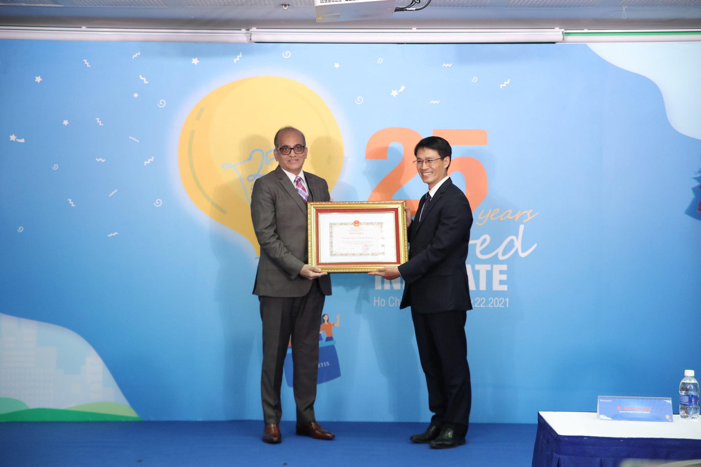 Đại diện Novartis đón nhận bằng khen từ Bộ Y tế khi doanh nghiệp có những thành tích xuất sắc trong công cuộc phòng, chống đại dịch Covid-19 Đại diện Novartis đón nhận bằng khen từ Bộ Y tế khi doanh nghiệp có những thành tích xuất sắc trong công cuộc phòng, chống đại dịch Covid-19