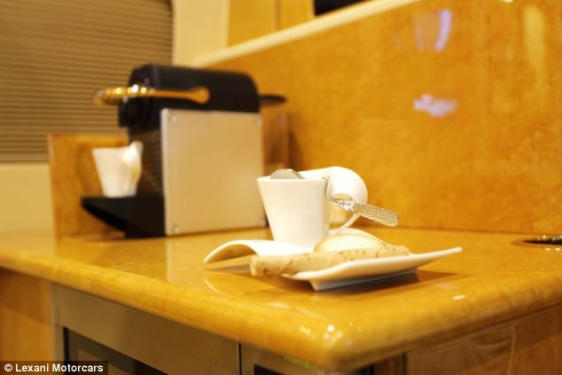 Thưởng thức những ly cafe và xem những bộ phim 3D 