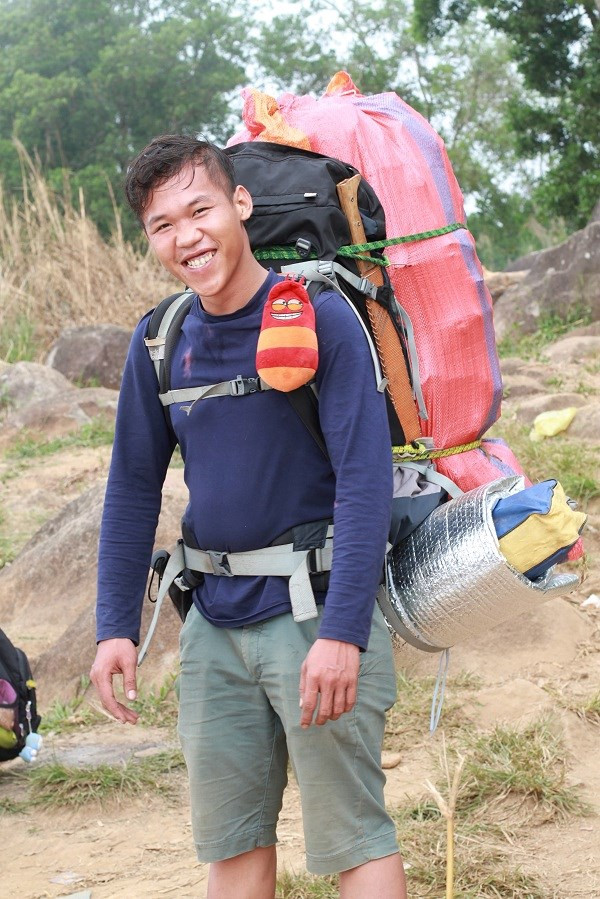 Nhóm phượt thủ leo núi Bà Đen nhặt rác ảnh 7