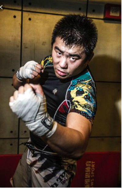 Flores: 'Những trận thua của võ truyền thống như một bệnh dịch' ảnh 1