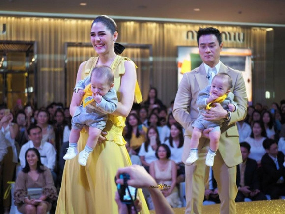 'Mỹ nhân đẹp nhất Thái Lan' Chompoo Araya tái xuất đẹp như thiên thần ảnh 1