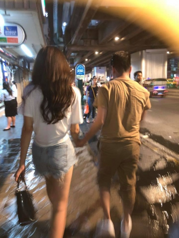 Mr Đàm sang Thái gặp Hương Giang, chia sẻ cách ứng xử của hoa hậu ảnh 1