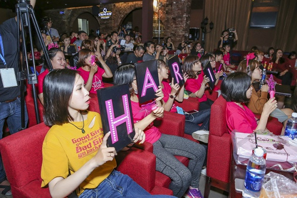 Hari Won gợi cảm với váy cúp ngực lấp lánh trong sự kiện tri ân fan ảnh 5