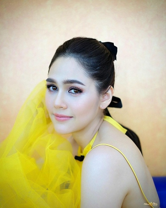 'Mỹ nhân đẹp nhất Thái Lan' Chompoo Araya tái xuất đẹp như thiên thần ảnh 4