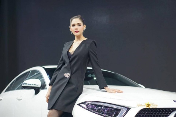 'Mỹ nhân đẹp nhất Thái Lan' Chompoo Araya tái xuất đẹp như thiên thần ảnh 7