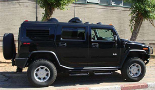 Hummer hầm hố với thiết bị phá sóng