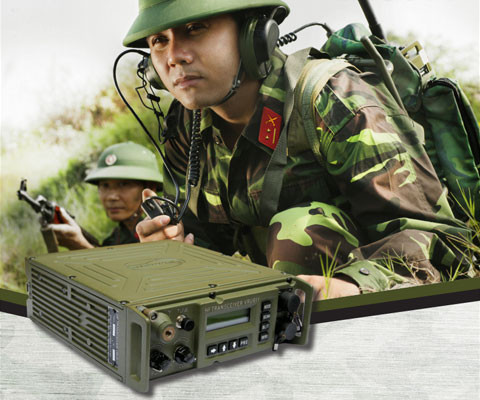 VRU611 là máy thu phát vô tuyến điện sóng ngắn đơn biên quân dụng, được sử dụng để liên lạc không phải tìm kiếm và vi chỉnh trong dải tần số từ 30MHz đến 15,9999MHz. Dùng bộ dao động thạch anh bù nhiệt độ làm nguồn tấn số chuẩn, bộ tổ hợp tần số sử dụng mạch DDS nên thiết bị có tính ổn định tần số cao và thời gian thiết lập rất ngắn. Ngoài ra, máy có thể nhớ tần số công tác, chế độ công tác, hiển thị và quét kênh nhớ, tự động kiểm tra trạng thái thông mạch, tự động điều hướng ăng ten với thời gian điều hướng ngắn, độ chính xác cao