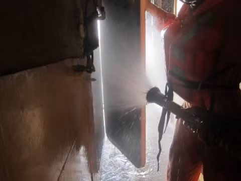 Chữa cháy trong buồng máy