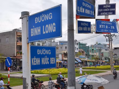 Ở TP HCM có nhiều tên đường không tuân thủ nguyên tắc, quy định nào. Ảnh: TẤN THẠNH