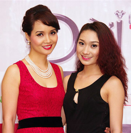 Người đẹp tự tin khoe sắc bên đàn em