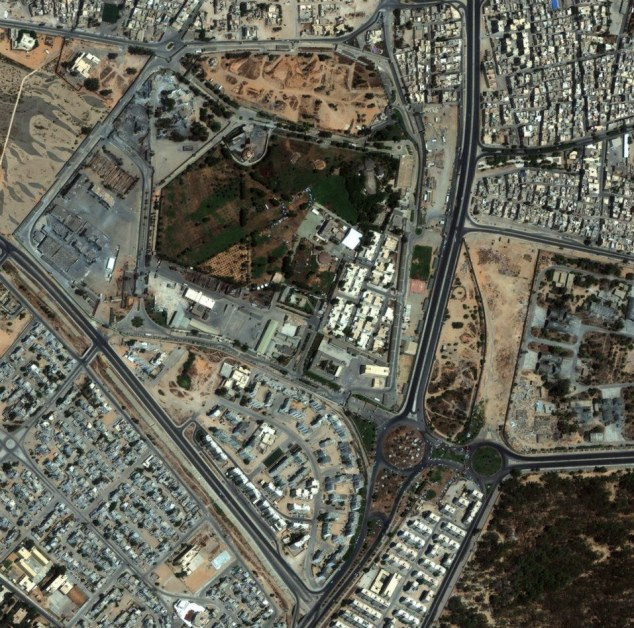 Bản doanh trại của ông Gaddafi tại thủ đô Tripoli, Libya chụp vào ngày 22-8-2011. Ảnh: DigitalGlobe