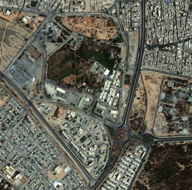 Bản doanh trại của ông Gaddafi tại thủ đô Tripoli, Libya chụp vào ngày 22-8-2011. Ảnh: DigitalGlobe