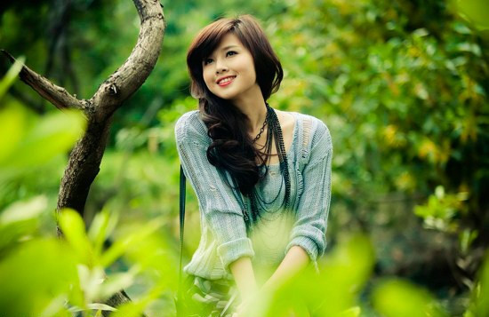 Tâm Tít tên thật là Phạm Thanh Tâm. Sau khi tốt nghiệp THPT, Tâm Tít bắt đầu nổi tiếng trên cộng đồng mạng và trở thành hot girl với những bộ ảnh thể hiện sự dịu dàng, trong sáng, đáng yêu