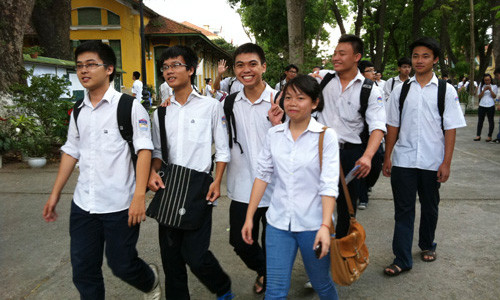 Thí sinh cười tươi sau khi ra khỏi phòng thi . Ảnh: Đỗ Hợp Thí sinh cười tươi sau khi ra khỏi phòng thi