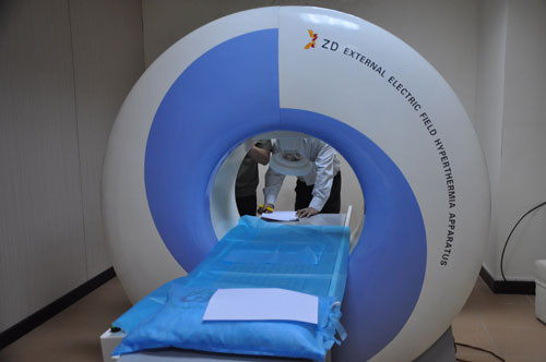 Một chiếc máy gõ vào kêu lộp cộp như “hàng mã”, nhưng nhìn rất dễ lầm với máy CT