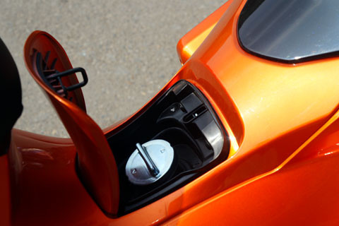 Bình xăng thiết kế phía trước tiện dụng