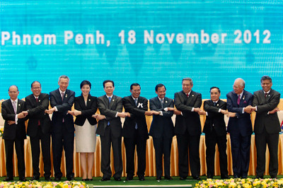 Các trưởng đoàn dự Hội nghị Cấp cao ASEAN 21 và các hội nghị cấp cao liên quan. Ảnh: TTXVN