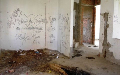 Bỏ hoang lâu ngày, dự án trở nên nhếch nhác