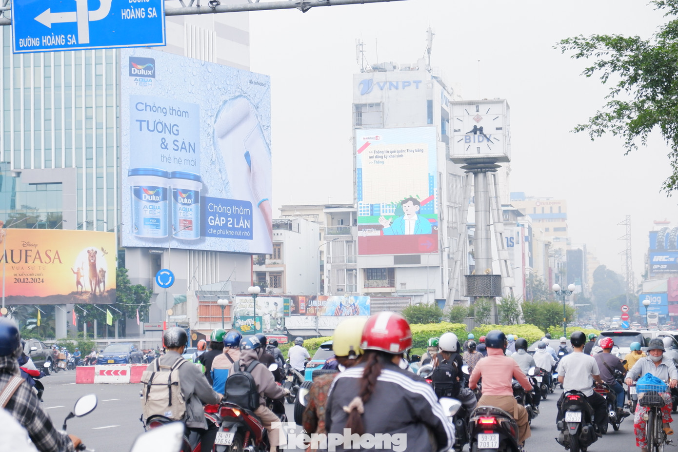 Cơ quan khí tượng dự báo thời tiết TPHCM và các tỉnh thành Nam bộ hôm nay (31/12) có mây, chiều tối và đêm có mưa rào và dông vài nơi, nhiệt độ thấp nhất từ 21-24 độ C, cao nhất từ 29-32 độ C, có nơi trên 32 độ C.