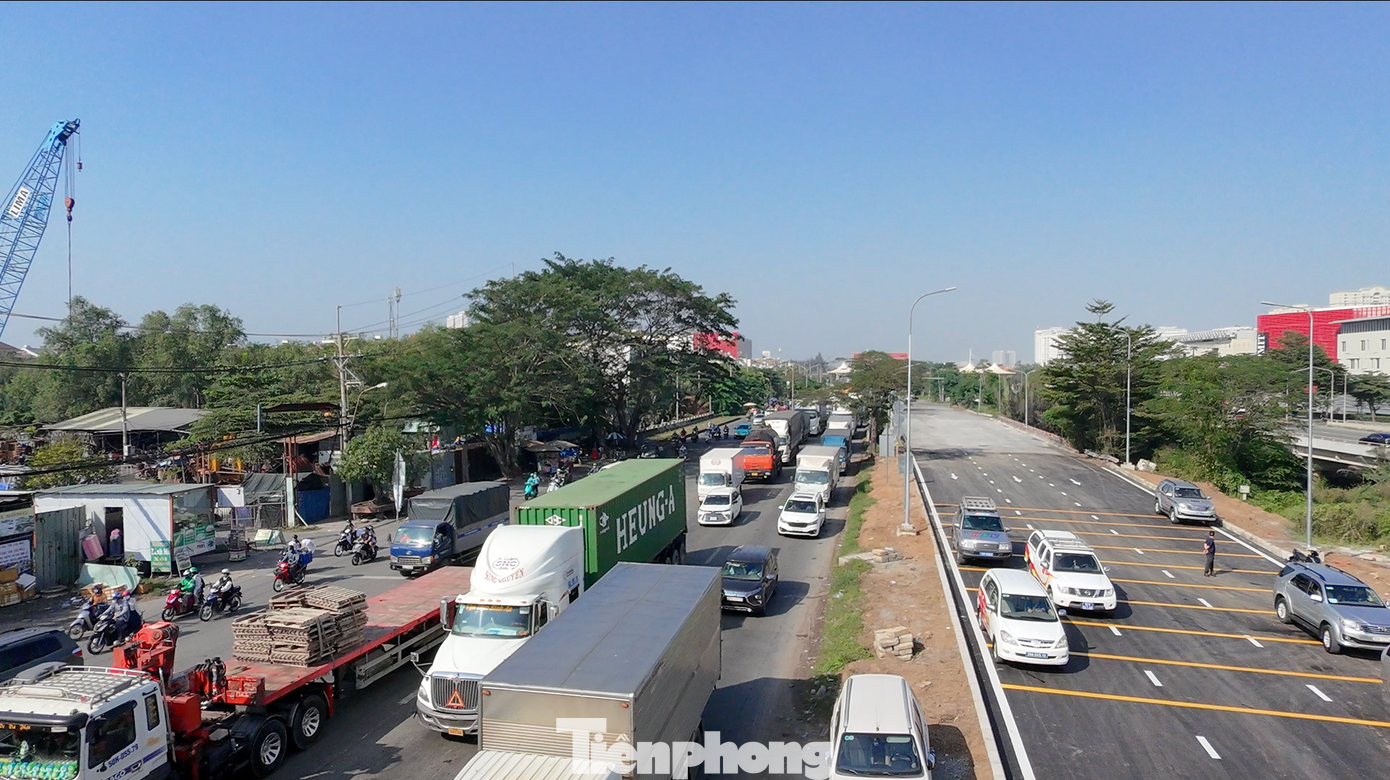 Khu vực nút giao Nguyễn Văn Linh - Nguyễn Hữu Thọ thường xuyên ùn tắc.