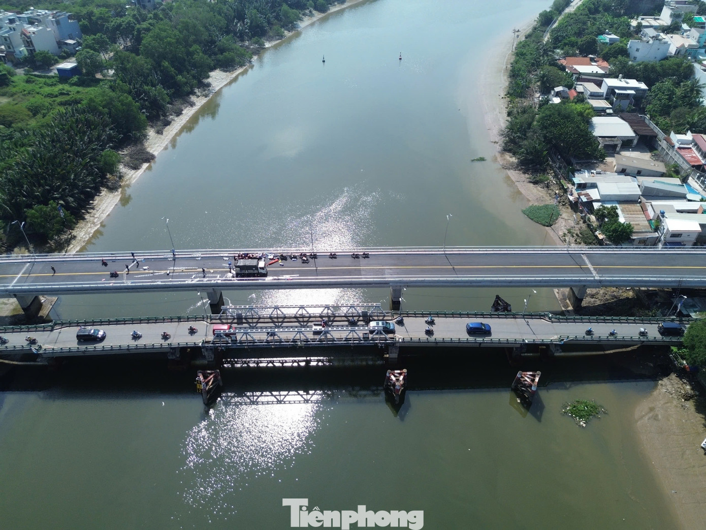 Sau khi hoàn thành và thông xe, cầu Phước Long mới góp phần giải tỏa ùn tắc cho khu vực.