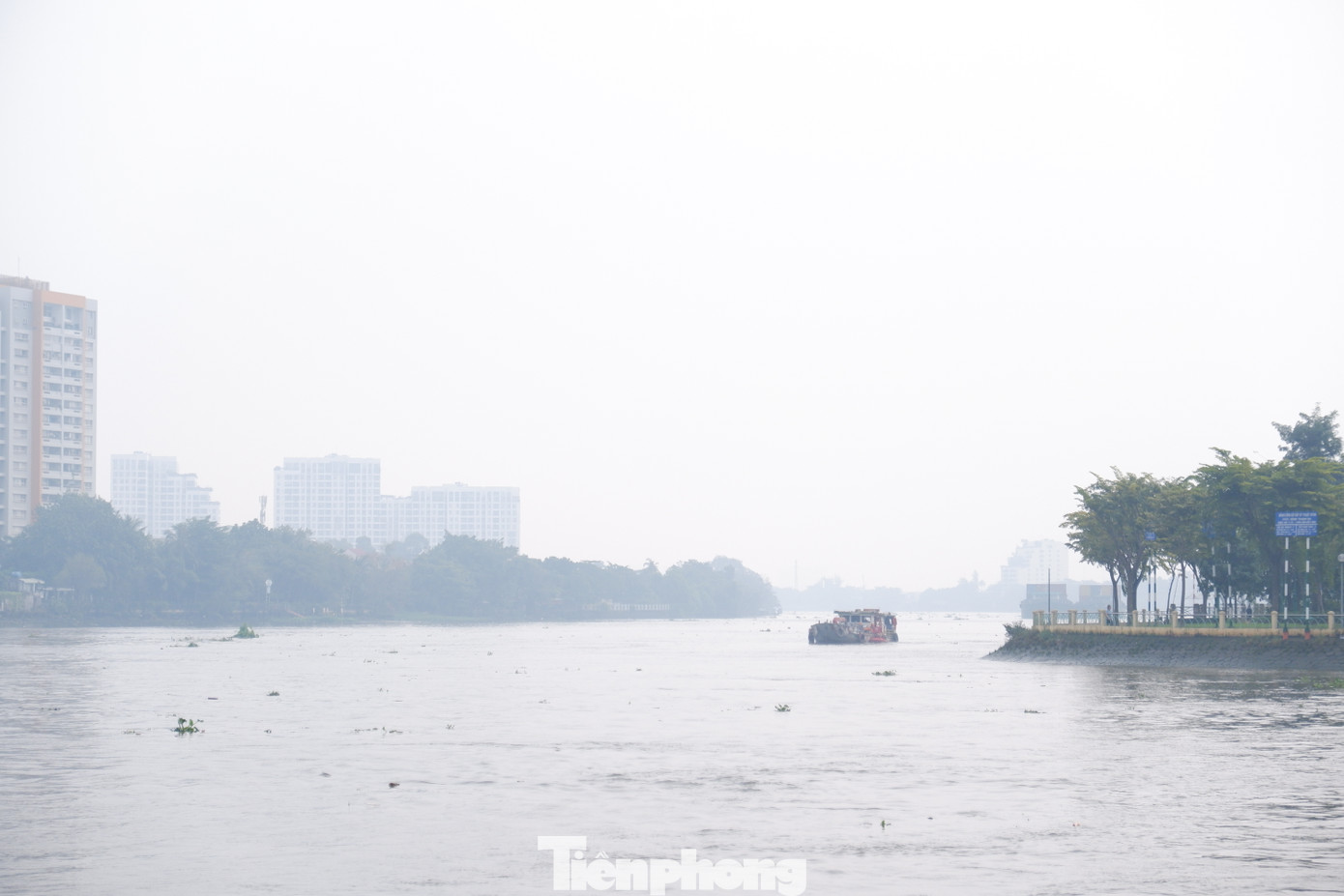 Ứng dụng quan trắc không khí Air Visual (thuộc Tổ chức IQAir sở hữu lượng dữ liệu tổng hợp rất lớn về chất lượng không khí, có trụ sở chính tại Thụy Sỹ) cho thấy, nhiều khu vực tại TPHCM có điểm đo chất lượng không khí không tốt cho sức khỏe.